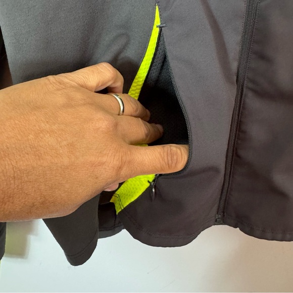 Gray Neon Yellow Under Armour Activewear Jacket SM - Picture 3 of 13